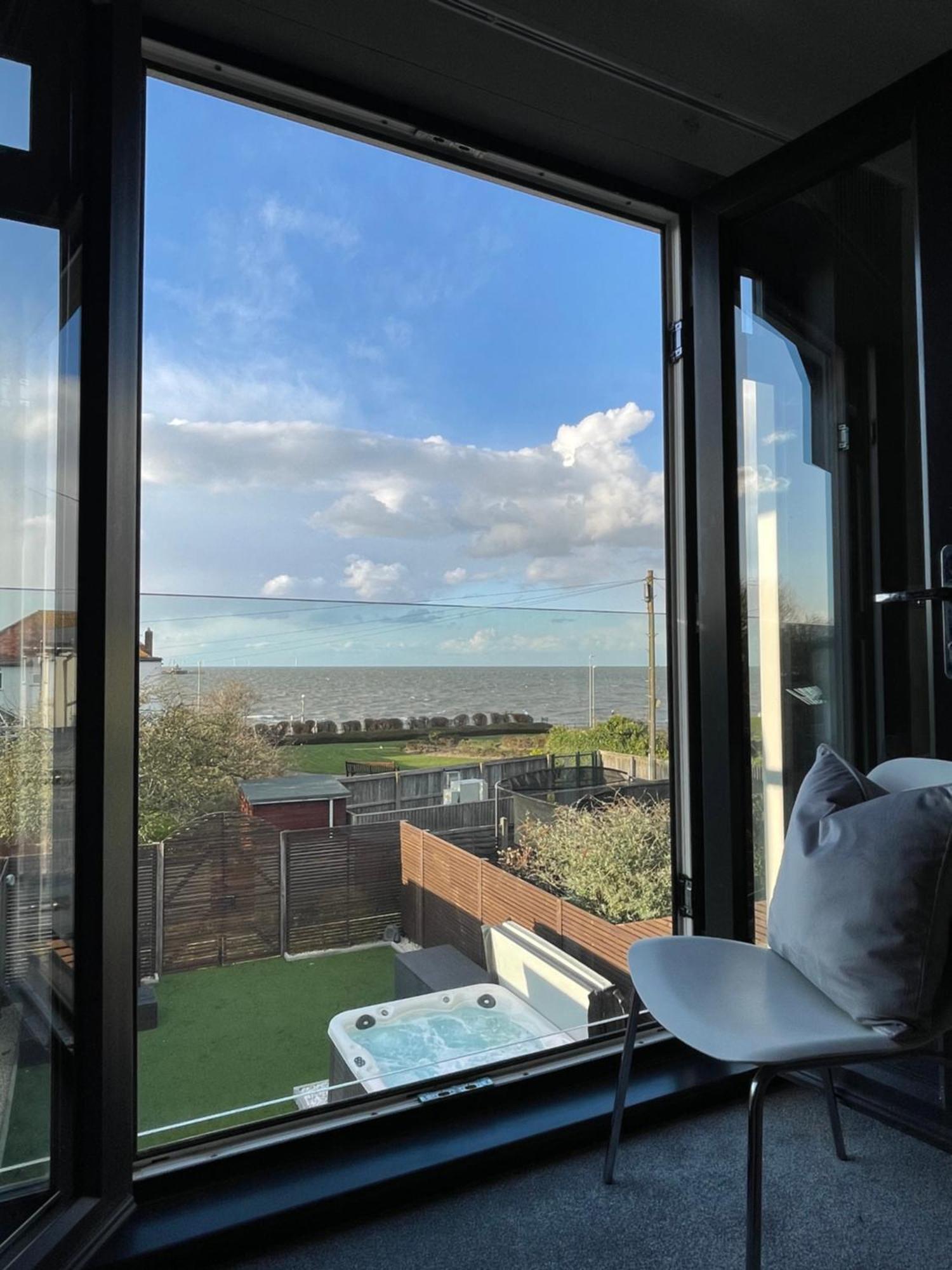 Broadway Beach Home With Hot Tub Herne Bay Exterior photo