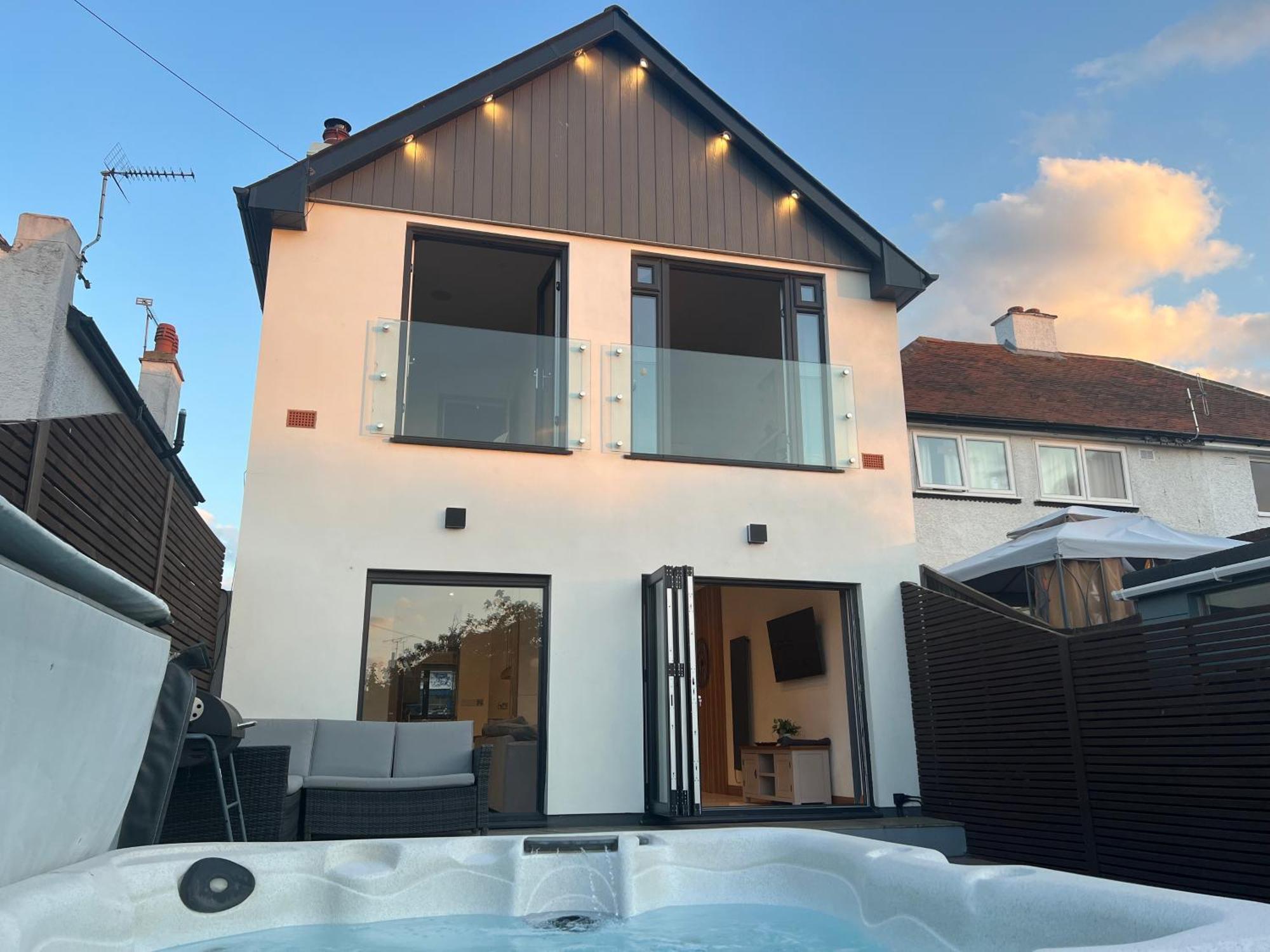 Broadway Beach Home With Hot Tub Herne Bay Exterior photo