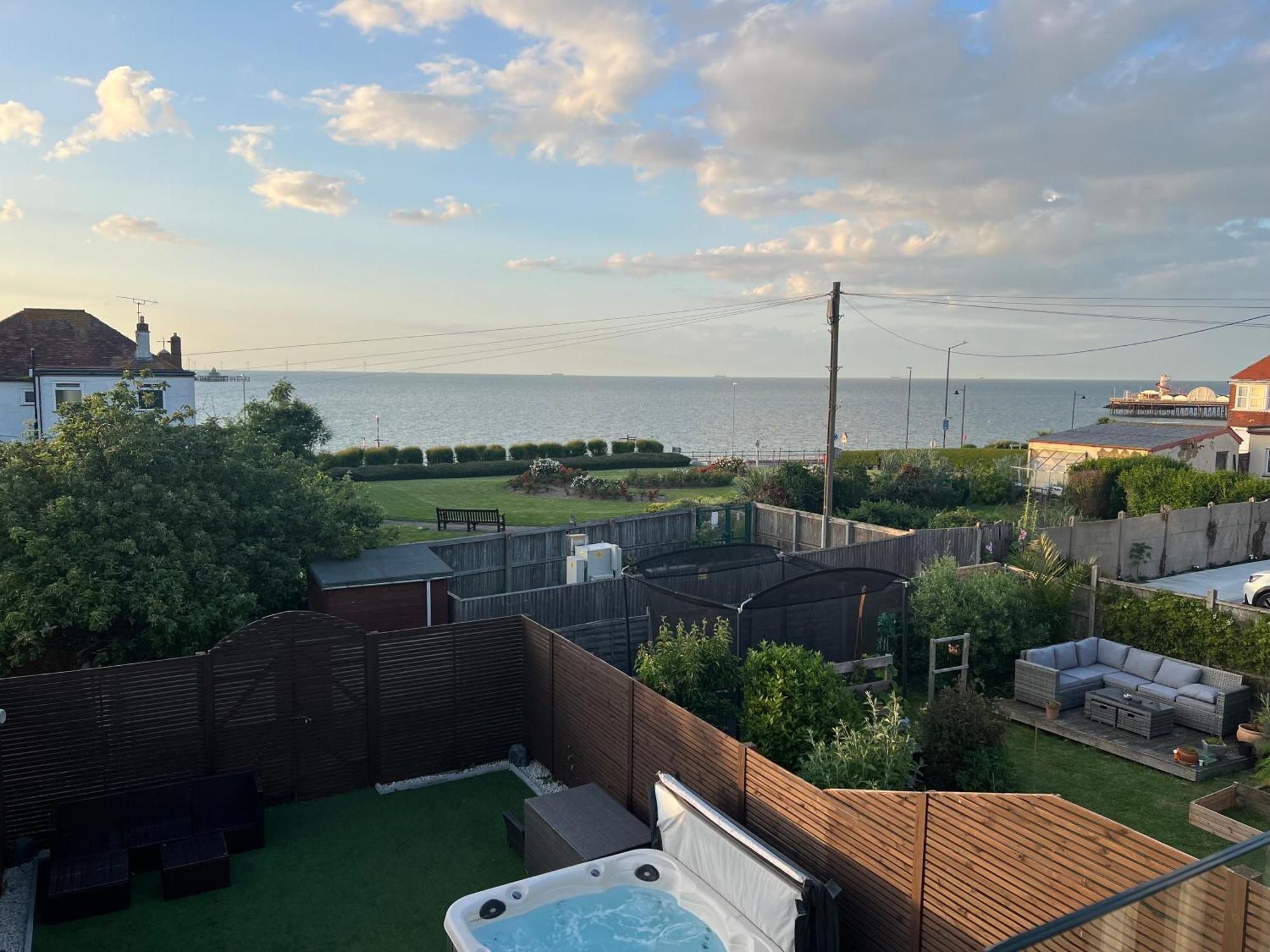 Broadway Beach Home With Hot Tub Herne Bay Exterior photo