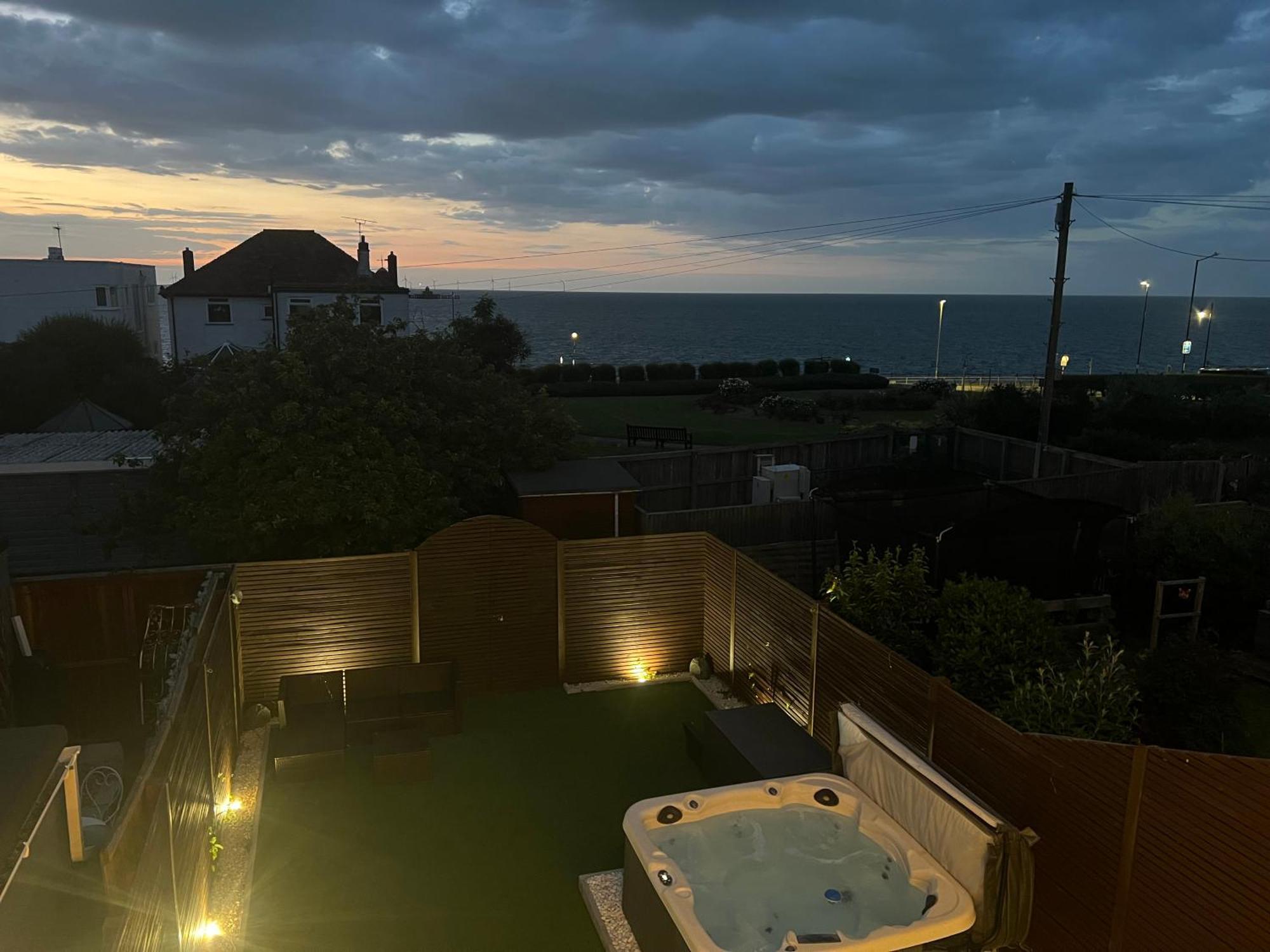 Broadway Beach Home With Hot Tub Herne Bay Exterior photo