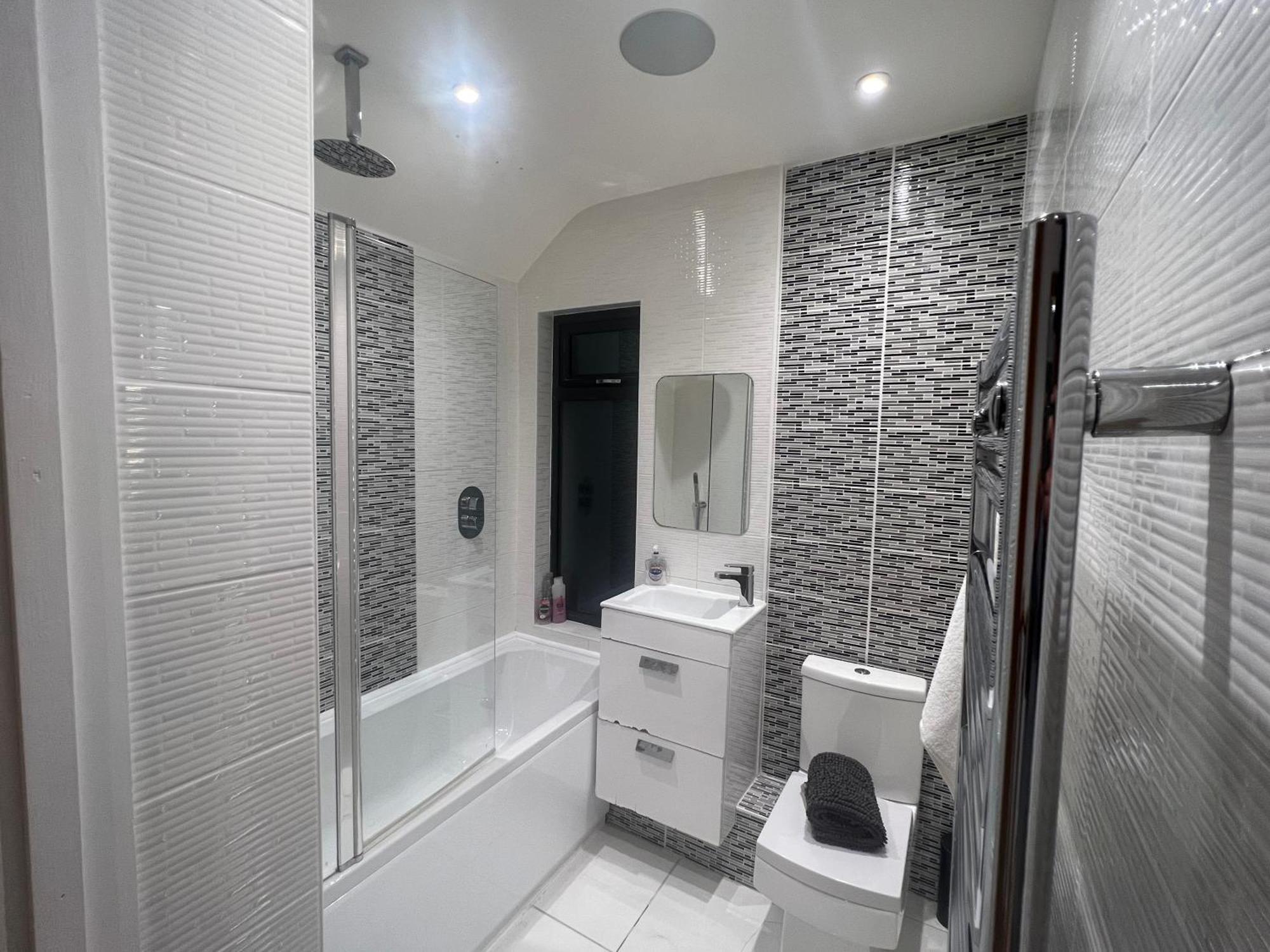 Broadway Beach Home With Hot Tub Herne Bay Exterior photo